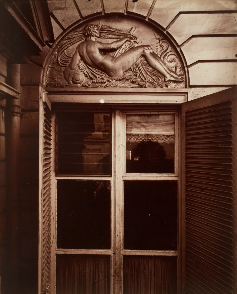 Hôtel du Cardinal Dubois, 10 rue de Valois by Eugène Atget