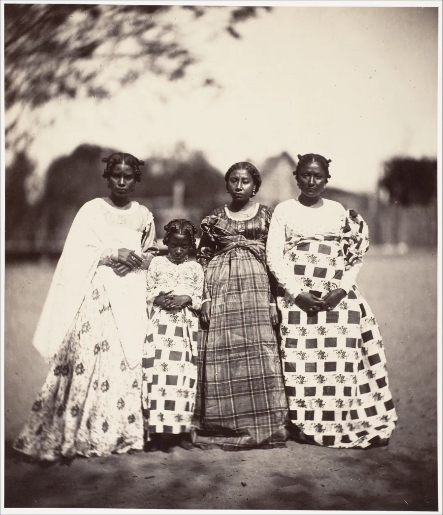 Femmes Betsimisaraka, Madagascar by Désiré Charnay