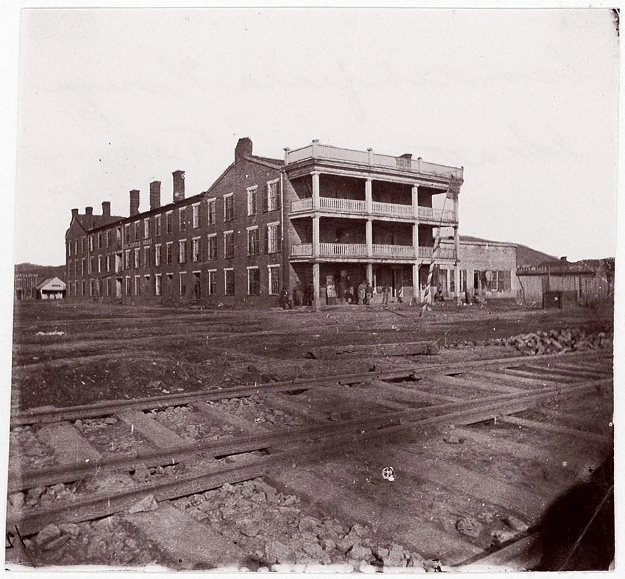 Crutchfield House, Chattanooga, Tennessee by George N. Barnard