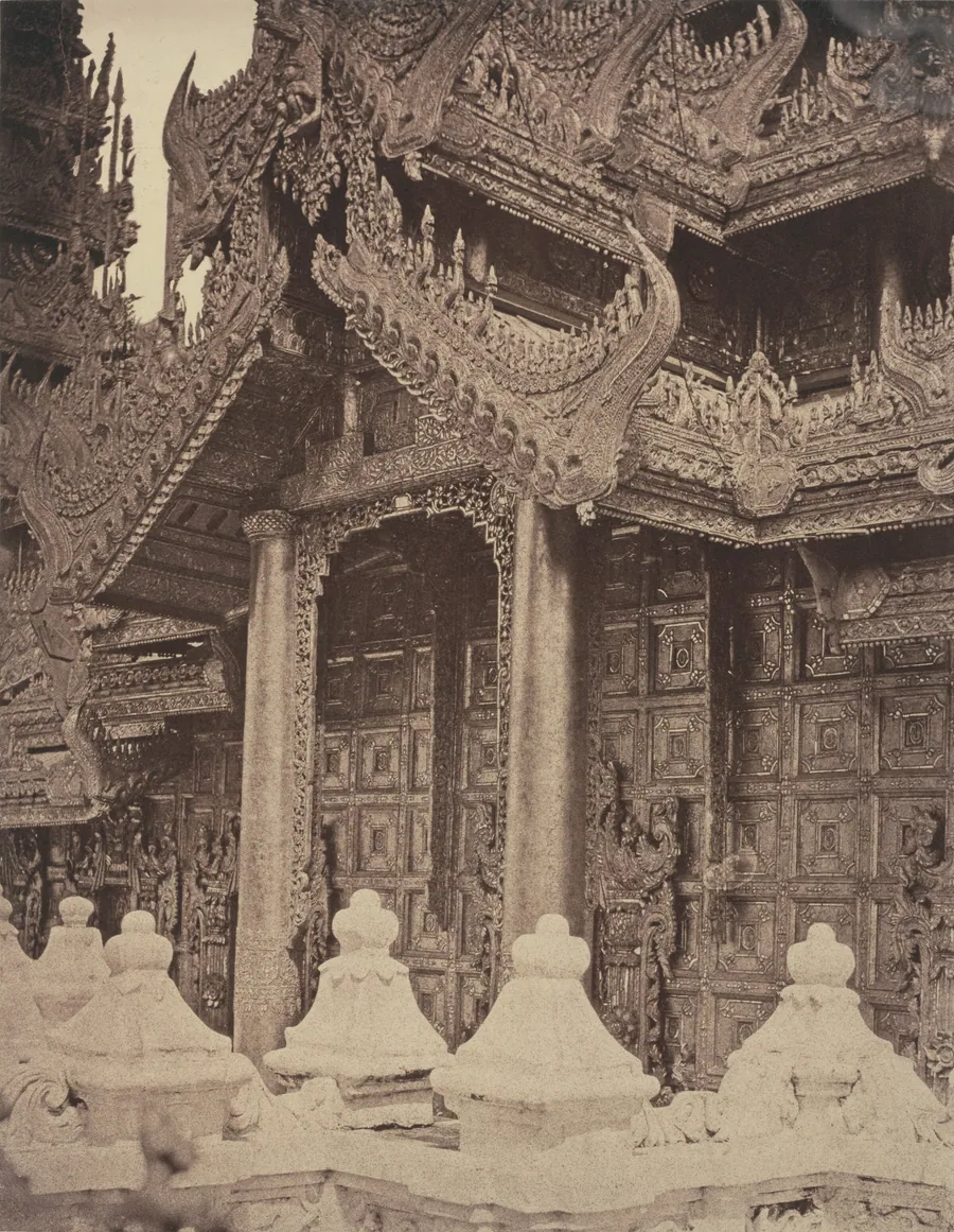 Amerapoora: Doorway of Pyathat on East of Maha-too-lo-Bounghian Kyoung by Linnaeus Tripe