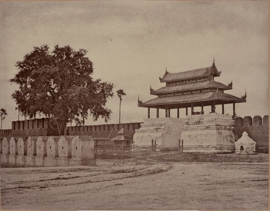 Amerapoora: Ooh-nein Gate of the City by Linnaeus Tripe