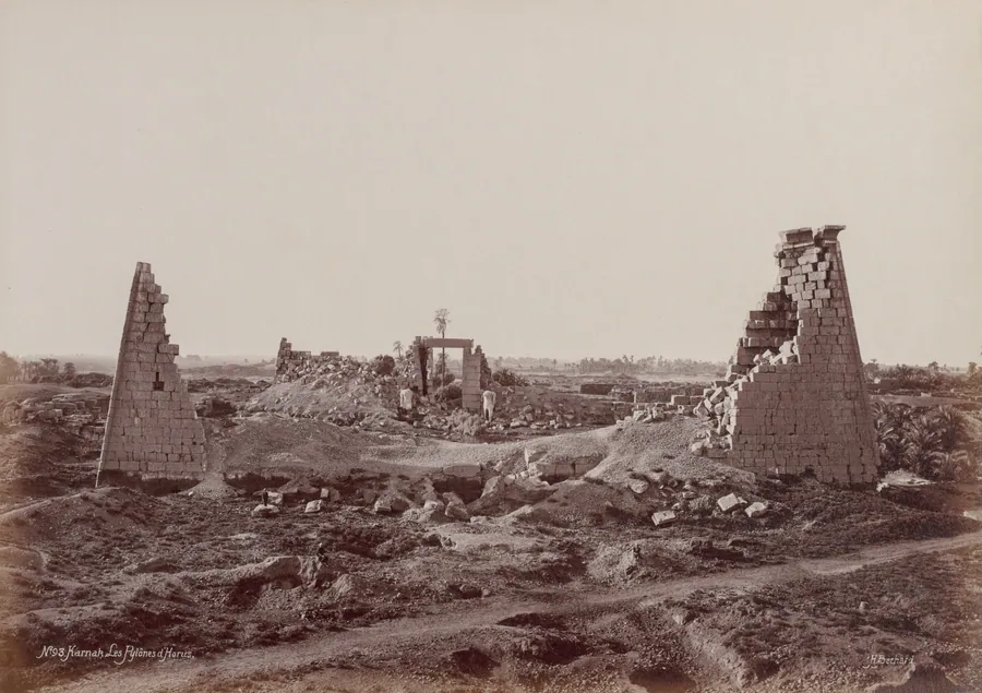 Karnak, Les Pylônes d'Horus by Henri Béchard