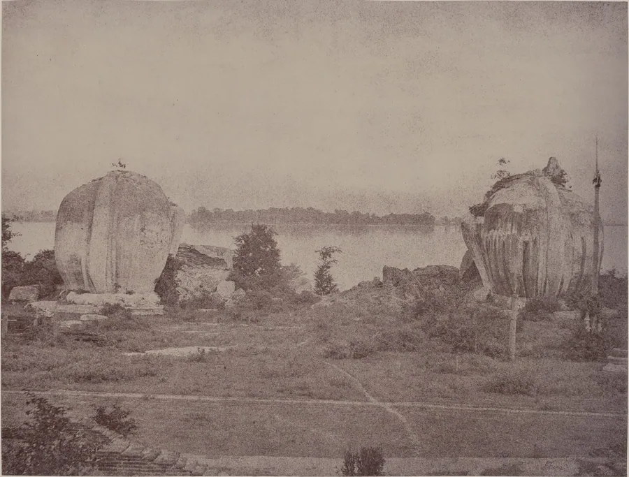 Mengoon: Ruined Griffins by Linnaeus Tripe