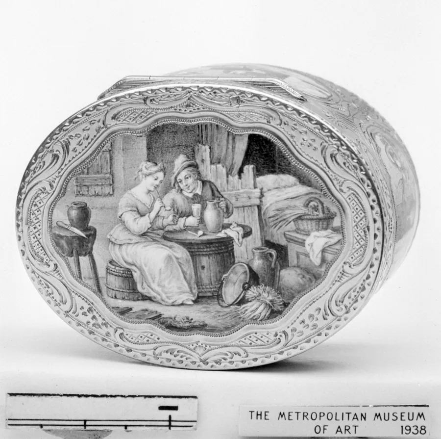 Snuffbox with domestic scenes by Mathieu Coiny fils