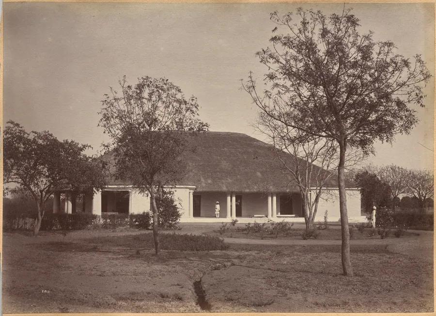 Commissioner's house, Jhansi (recto) by Raja Deen Dayal