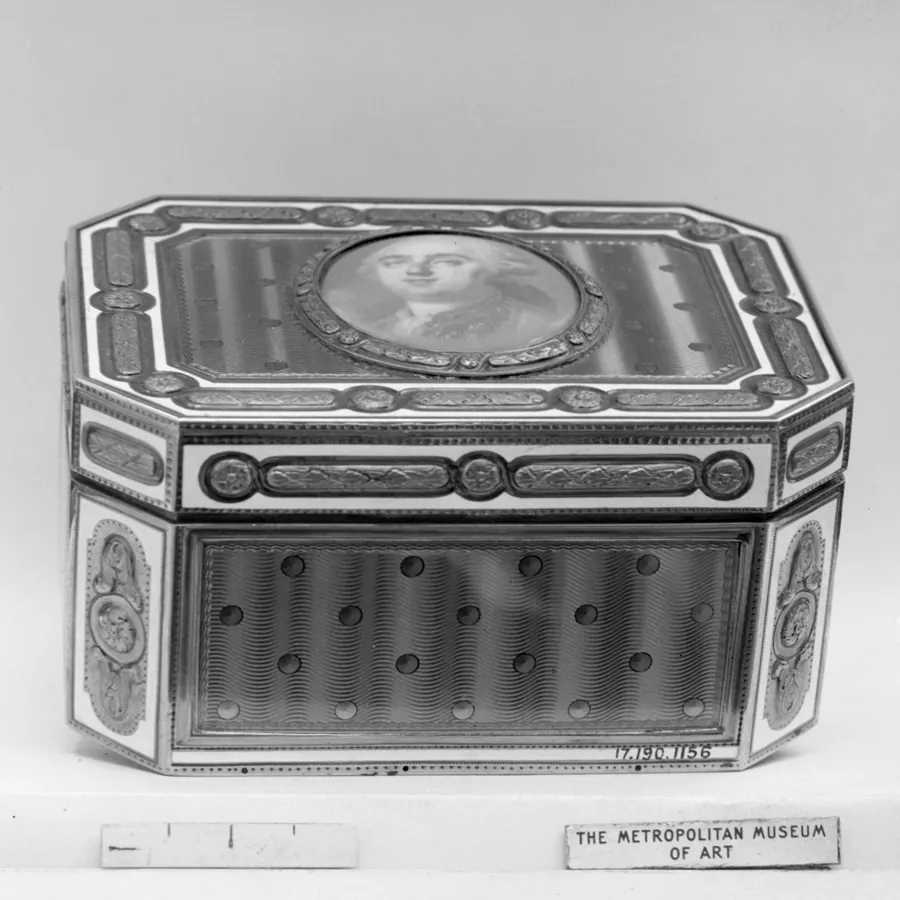 Snuffbox with portrait of Louis XVI (1754–1793), King of France by Louis Marie Sicardi