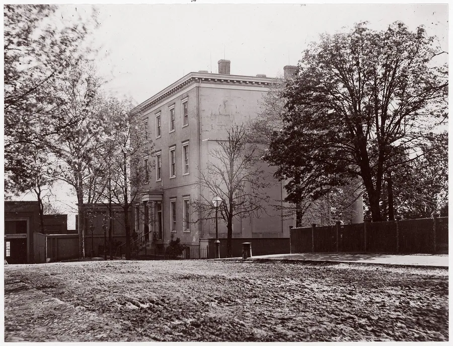 Jeff. Davis House, Executive Mansion, C.S.A., Richmond by Alexander Gardner