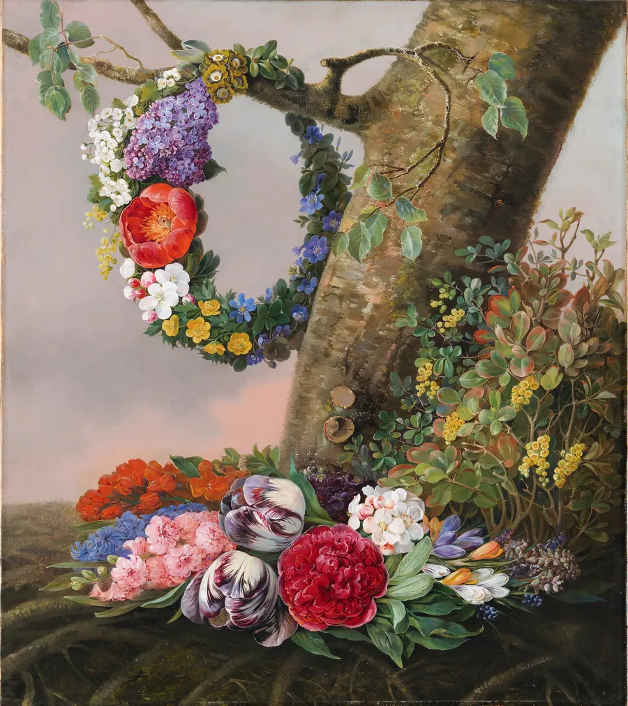 En buket blomster ved foden af et træ. På en gren hænger en blomsterkrans by Christine Løvmand