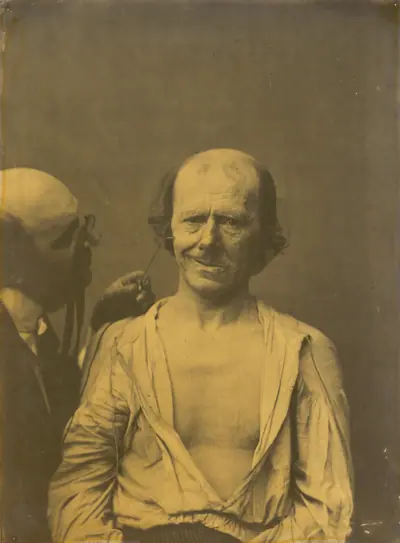 A relaxed face (left); False joy or laughter (right)