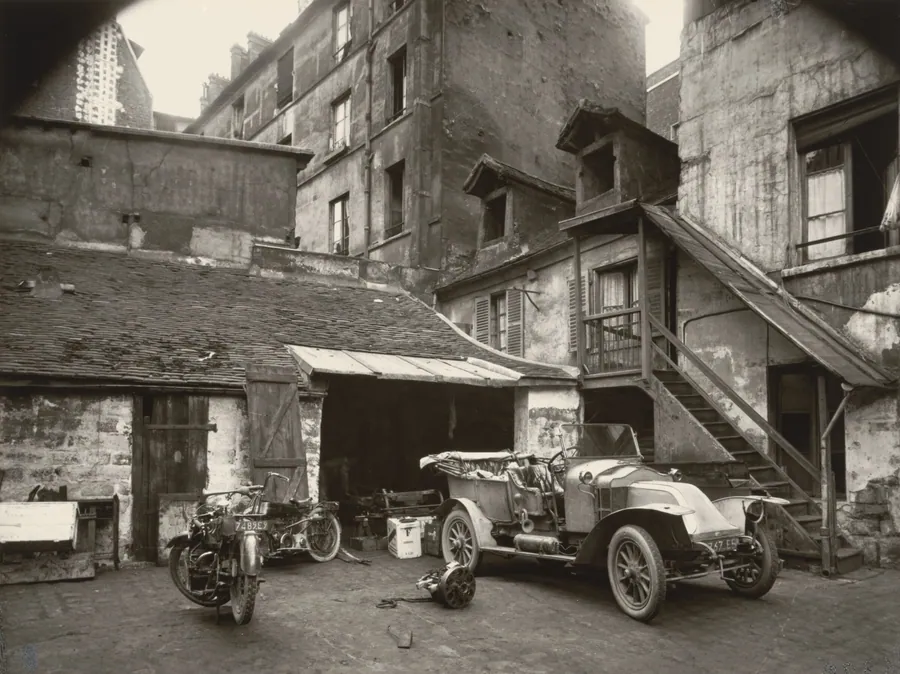 Cour, rue de Valence by Eugène Atget