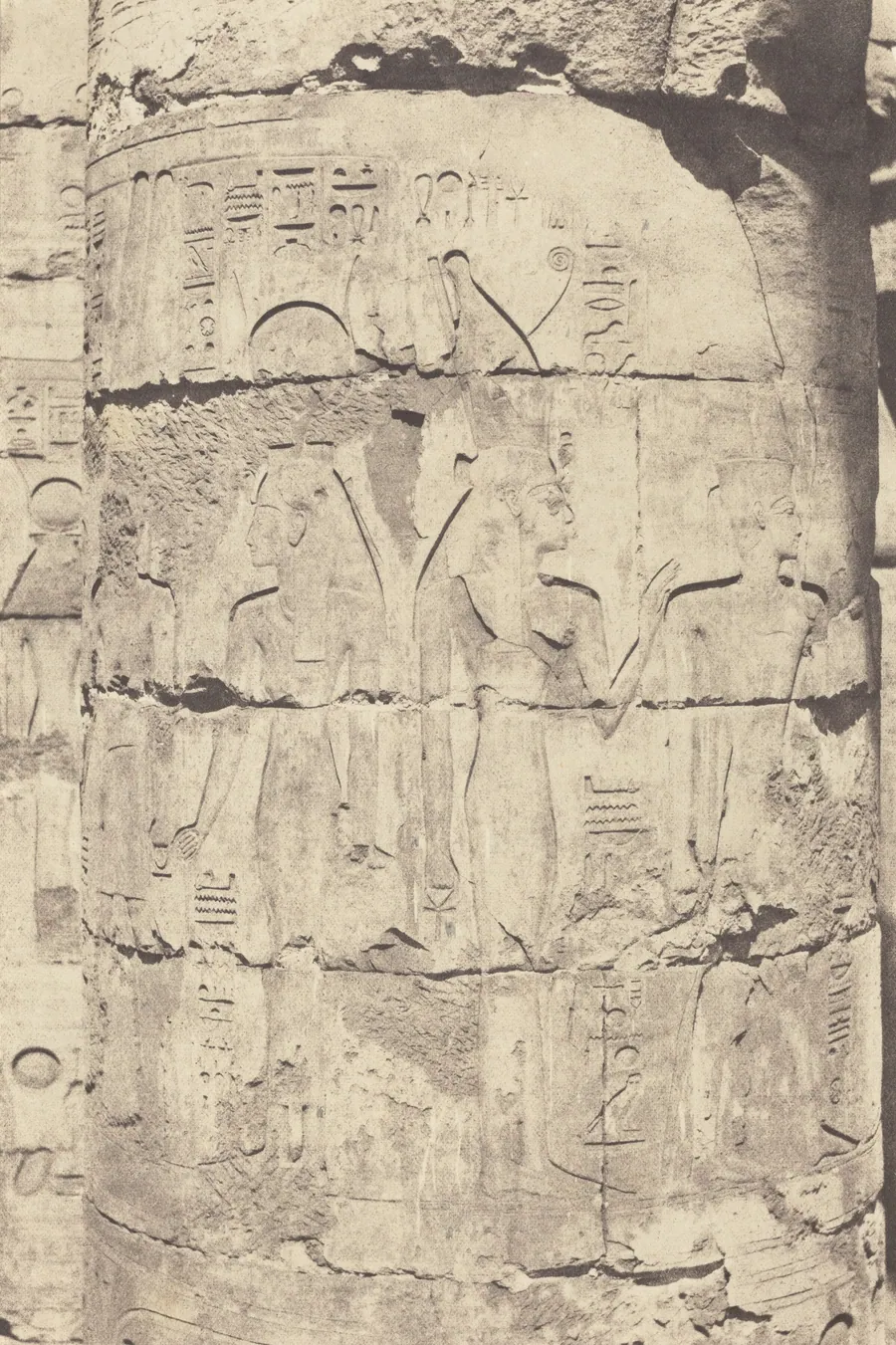 Karnak (Thèbes), Palais--Salle hypostyle--Colonnade Centrale--Décoration d'un Fut by Félix Teynard