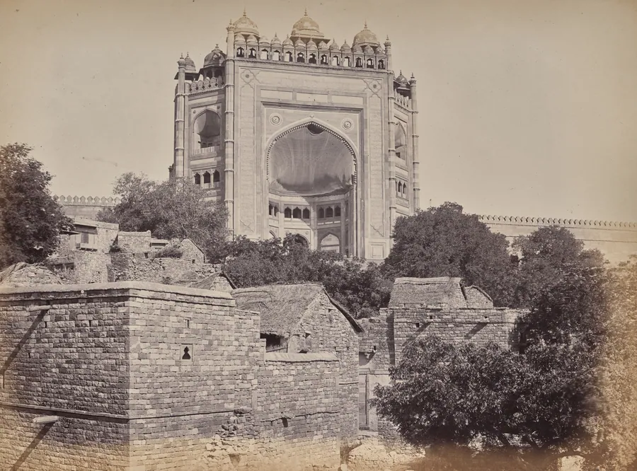Futheypoor Sikre Guard Gate of the Fort by Samuel Bourne