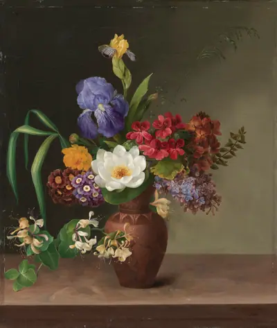 Vase i græsk stil med iris, syren og kaprifolium