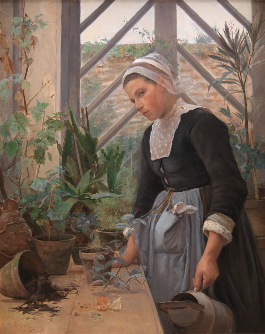 Bretagne-pige ordner planter i et drivhus by Anna Petersen