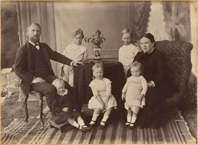 Mr. Robert Holtz and family (verso)